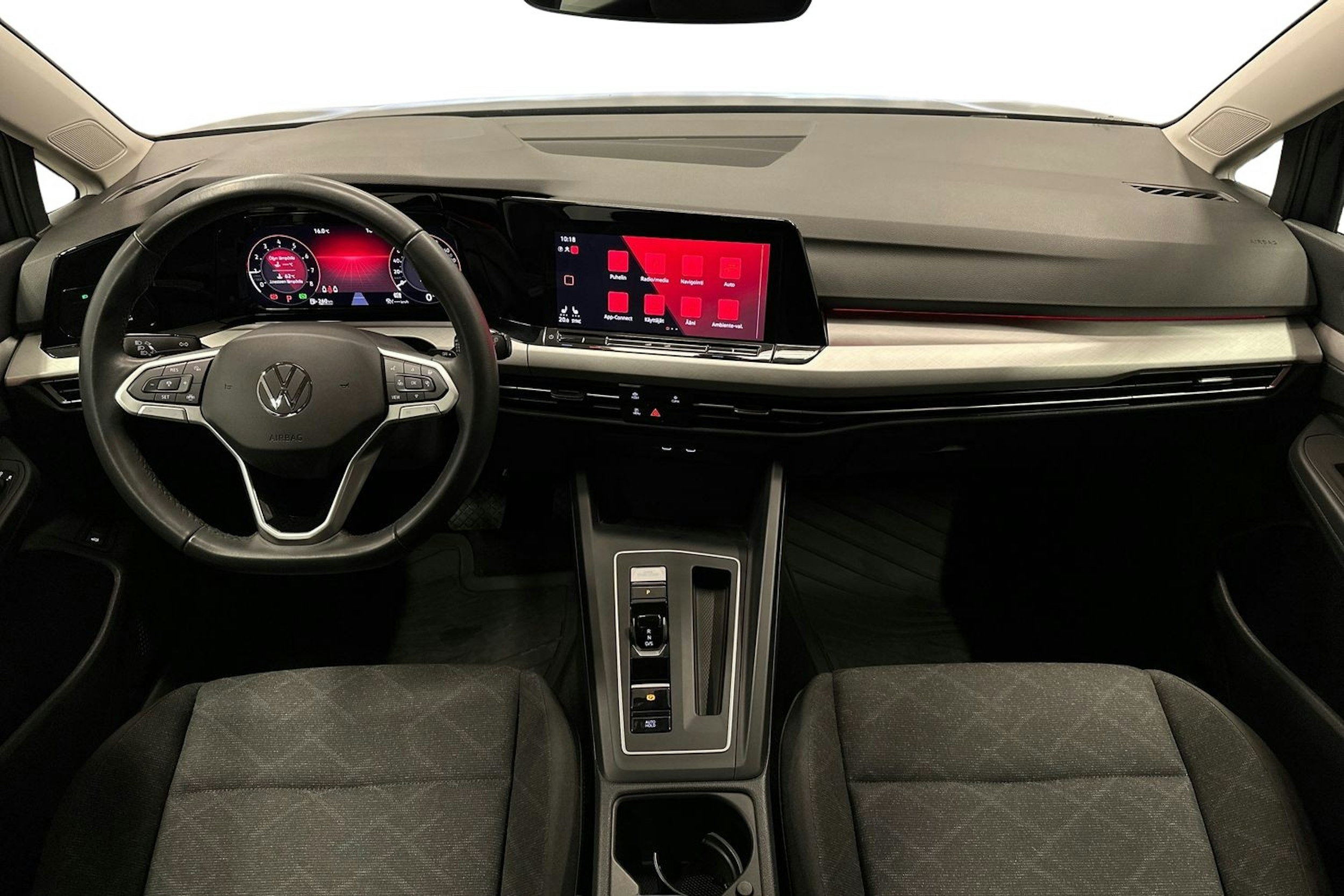 harmaa Volkswagen Golf 2024 kuva 9.