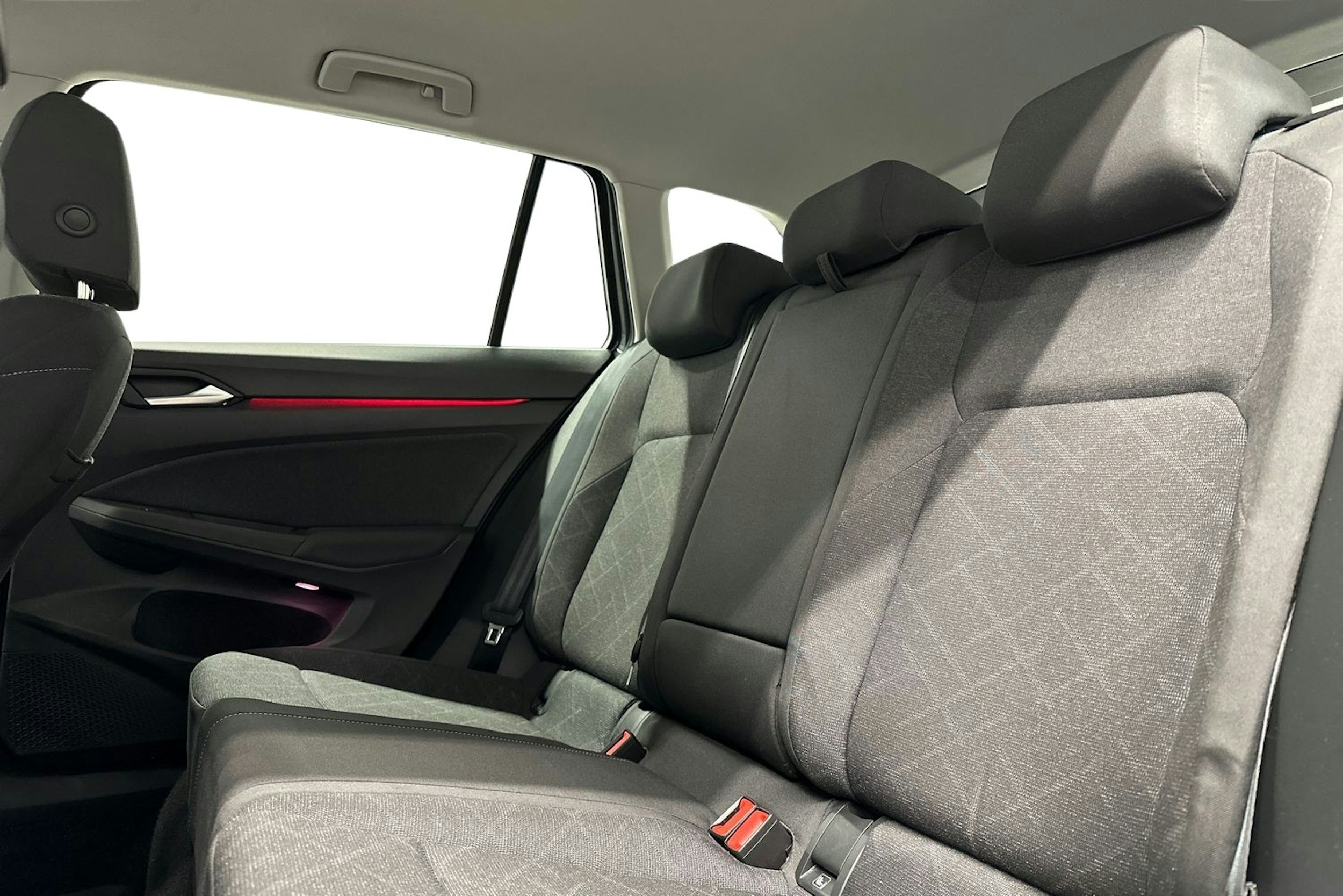 harmaa Volkswagen Golf 2024 kuva 10.