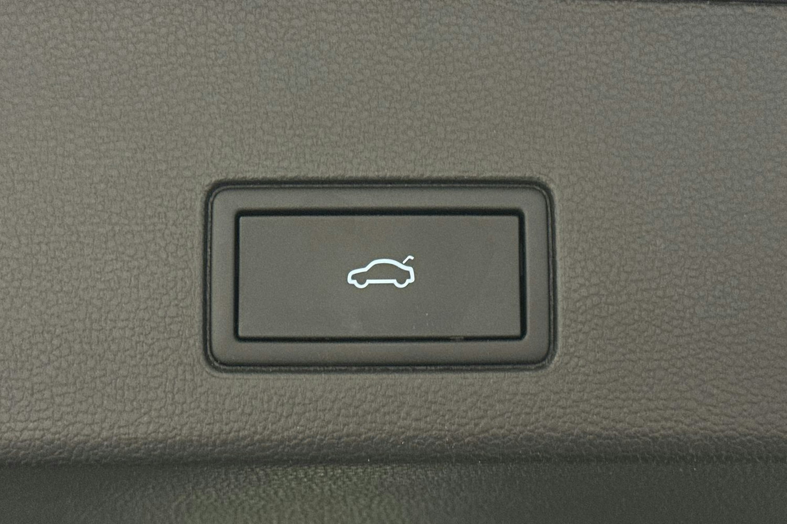harmaa Volkswagen Golf 2024 kuva 15.