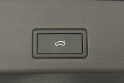 harmaa Volkswagen Golf 2024 kuva 15.