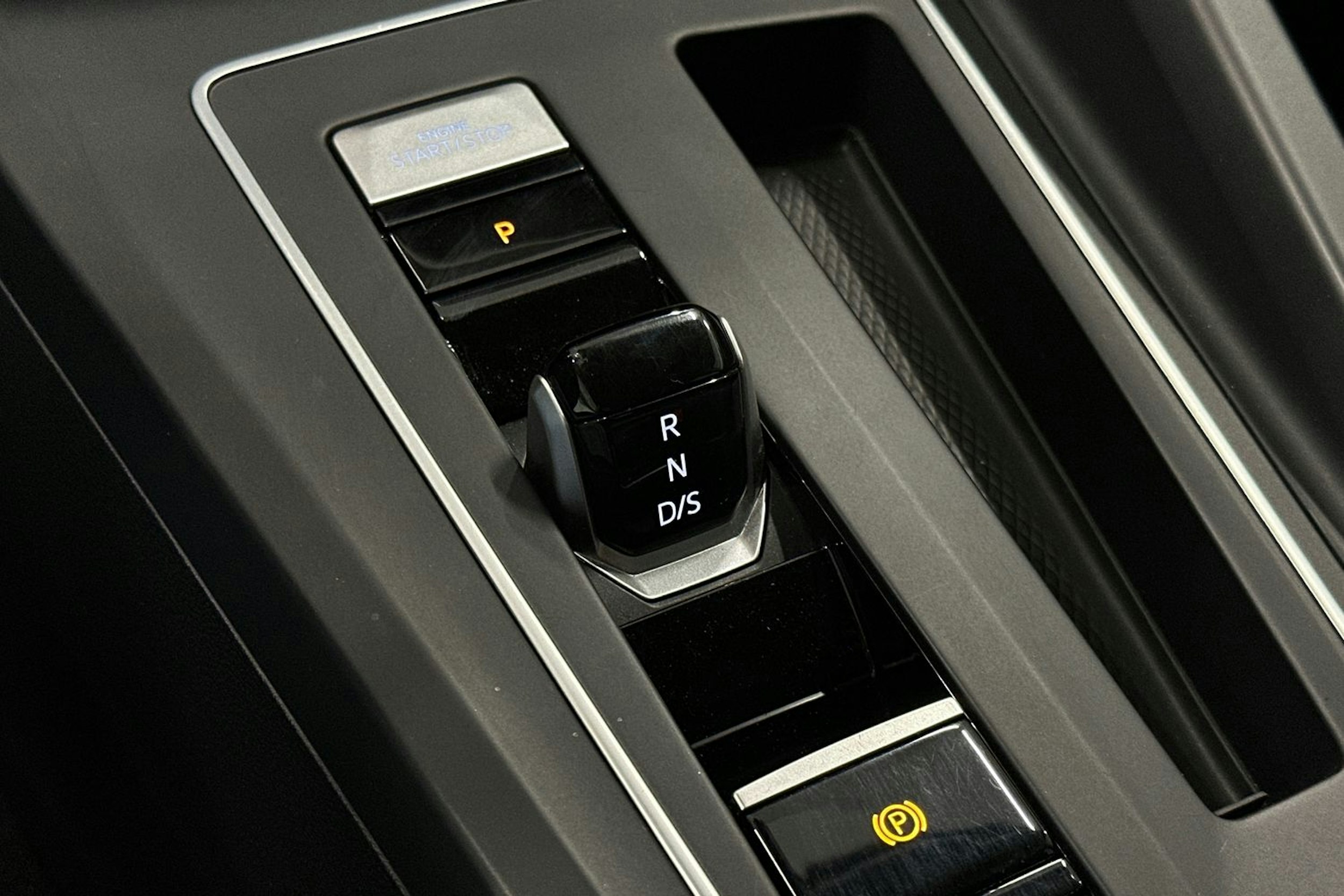 harmaa Volkswagen Golf 2024 kuva 28.