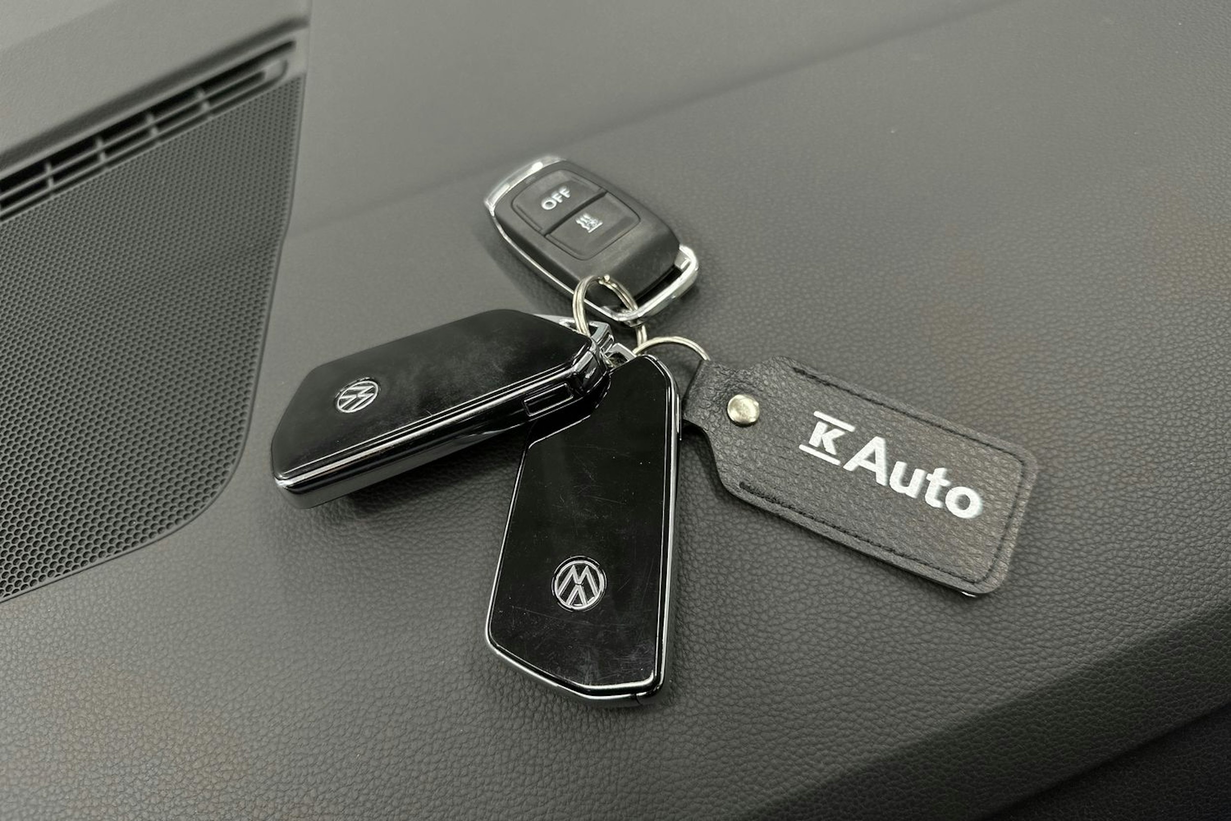 harmaa Volkswagen Golf 2024 kuva 30.