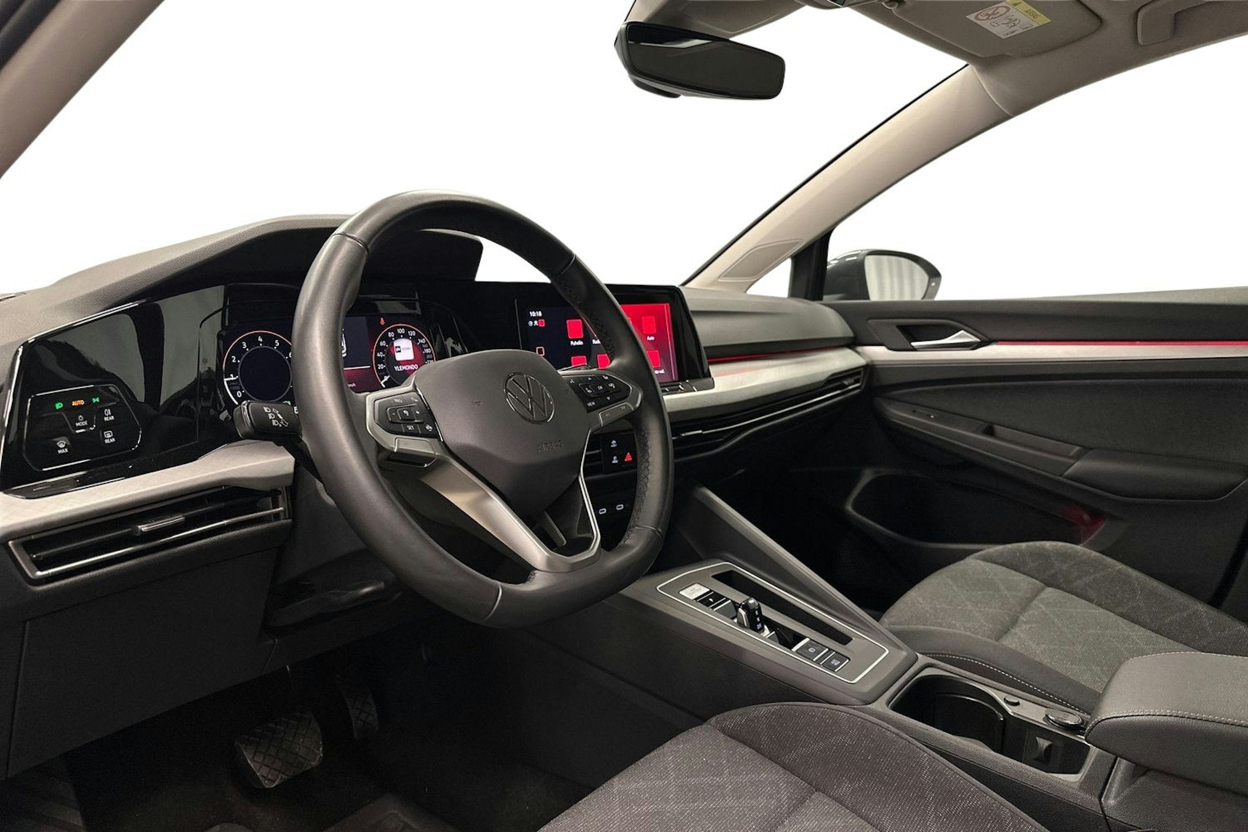 harmaa Volkswagen Golf 2024 kuva 7.