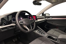 harmaa Volkswagen Golf 2024 kuva 7.