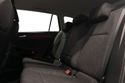 harmaa Volkswagen Golf 2024 kuva 10.