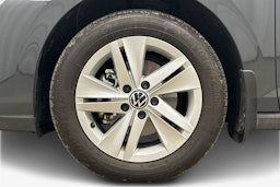 harmaa Volkswagen Golf 2024 kuva 11.