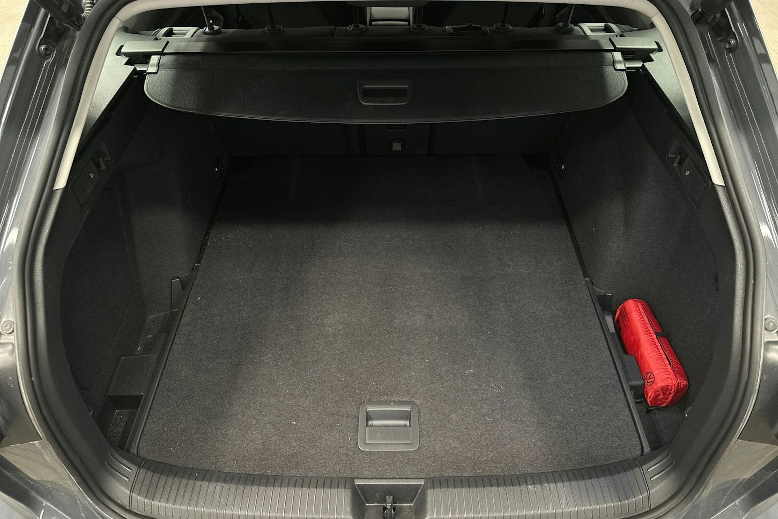 harmaa Volkswagen Golf 2024 kuva 14.