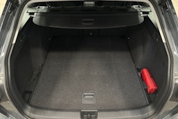 harmaa Volkswagen Golf 2024 kuva 14.
