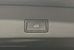 harmaa Volkswagen Golf 2024 kuva 15.