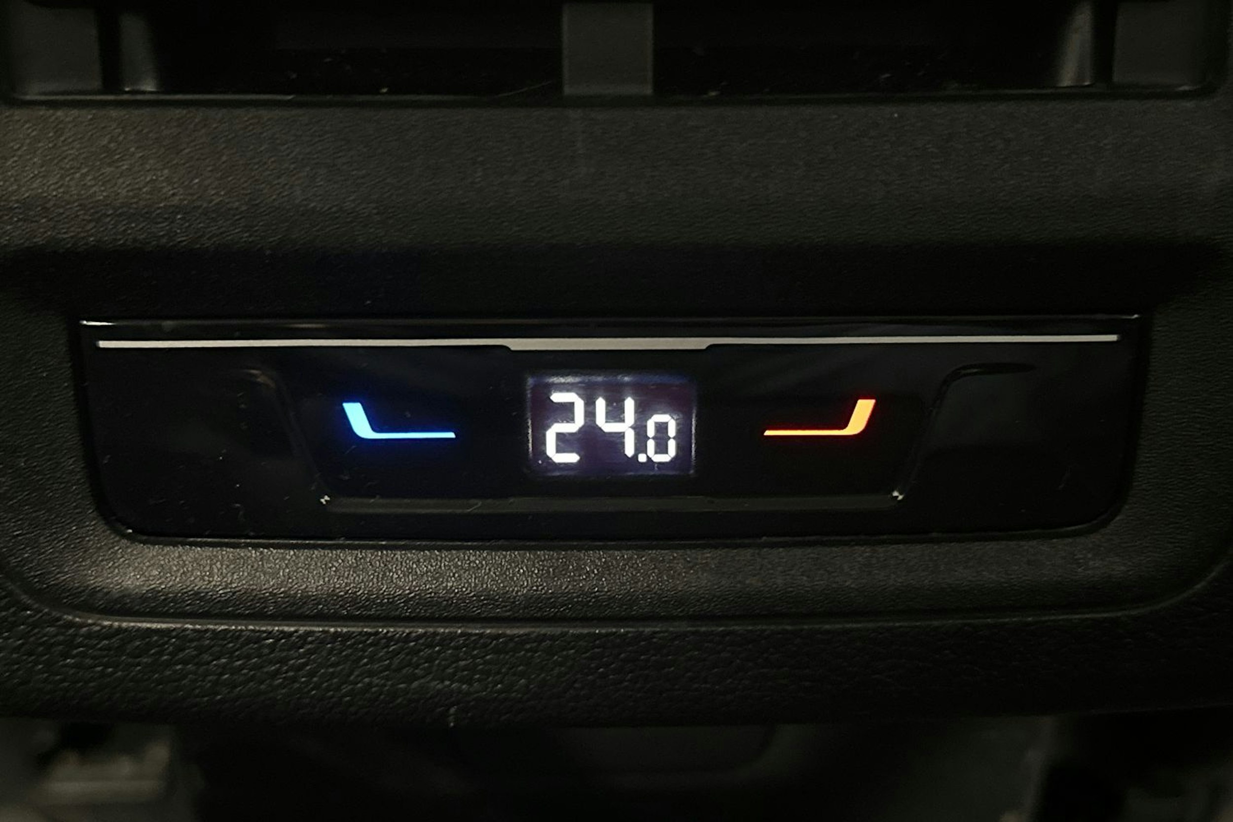 harmaa Volkswagen Golf 2024 kuva 17.