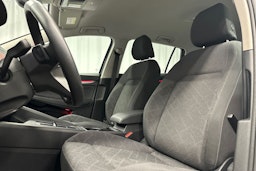 harmaa Volkswagen Golf 2024 kuva 18.