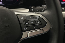 harmaa Volkswagen Golf 2024 kuva 20.