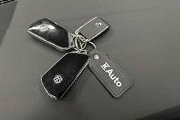 harmaa Volkswagen Golf 2024 kuva 28.