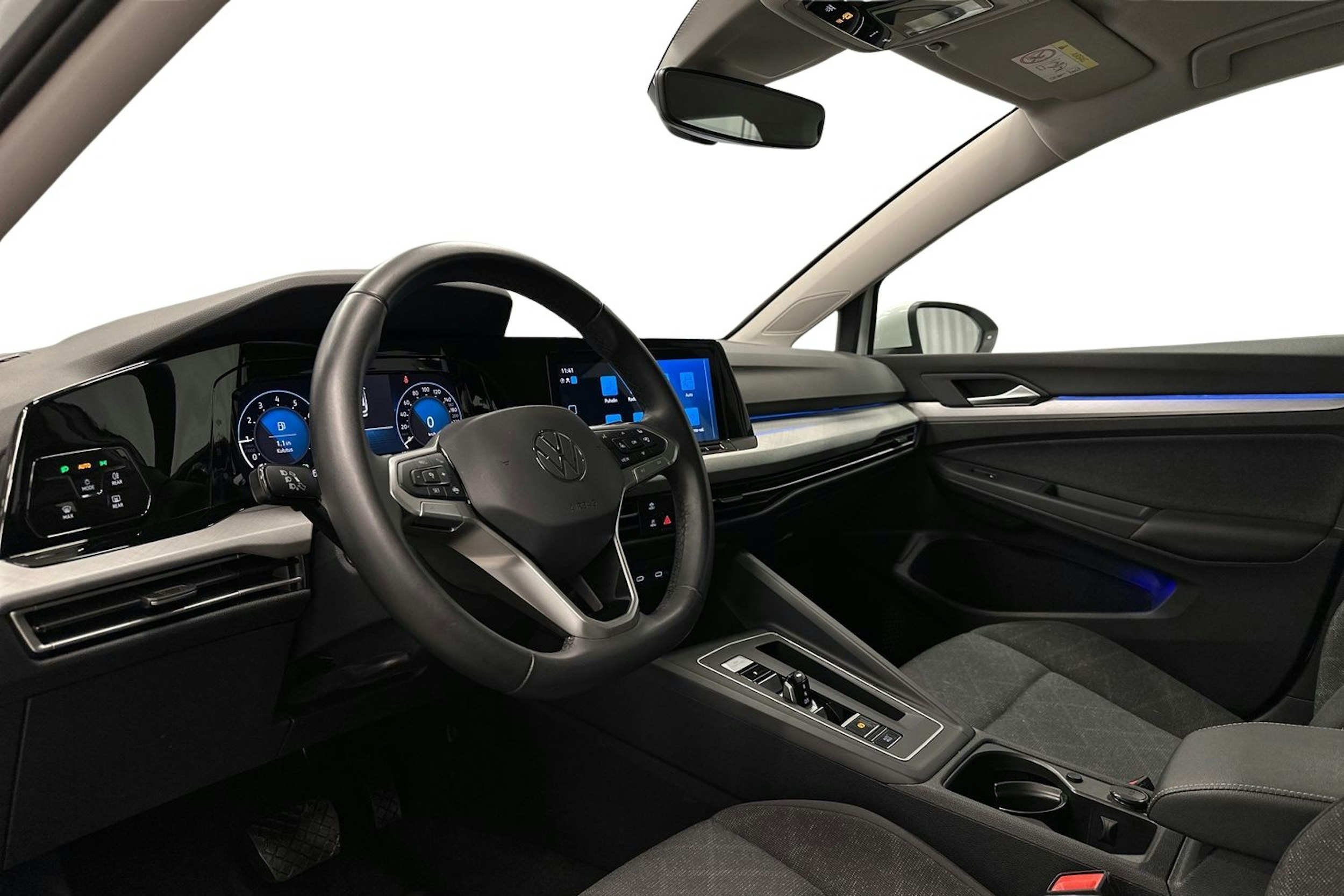 valkoinen Volkswagen Golf 2024 kuva 7.