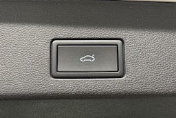 valkoinen Volkswagen Golf 2024 kuva 15.