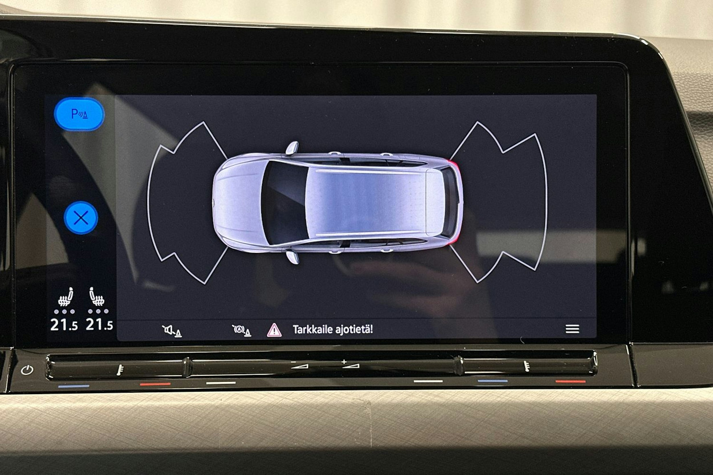 valkoinen Volkswagen Golf 2024 kuva 27.