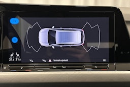 valkoinen Volkswagen Golf 2024 kuva 27.