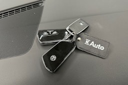 valkoinen Volkswagen Golf 2024 kuva 30.