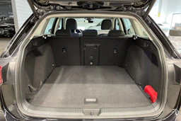 met. musta Volkswagen Golf 2024 kuva 16.