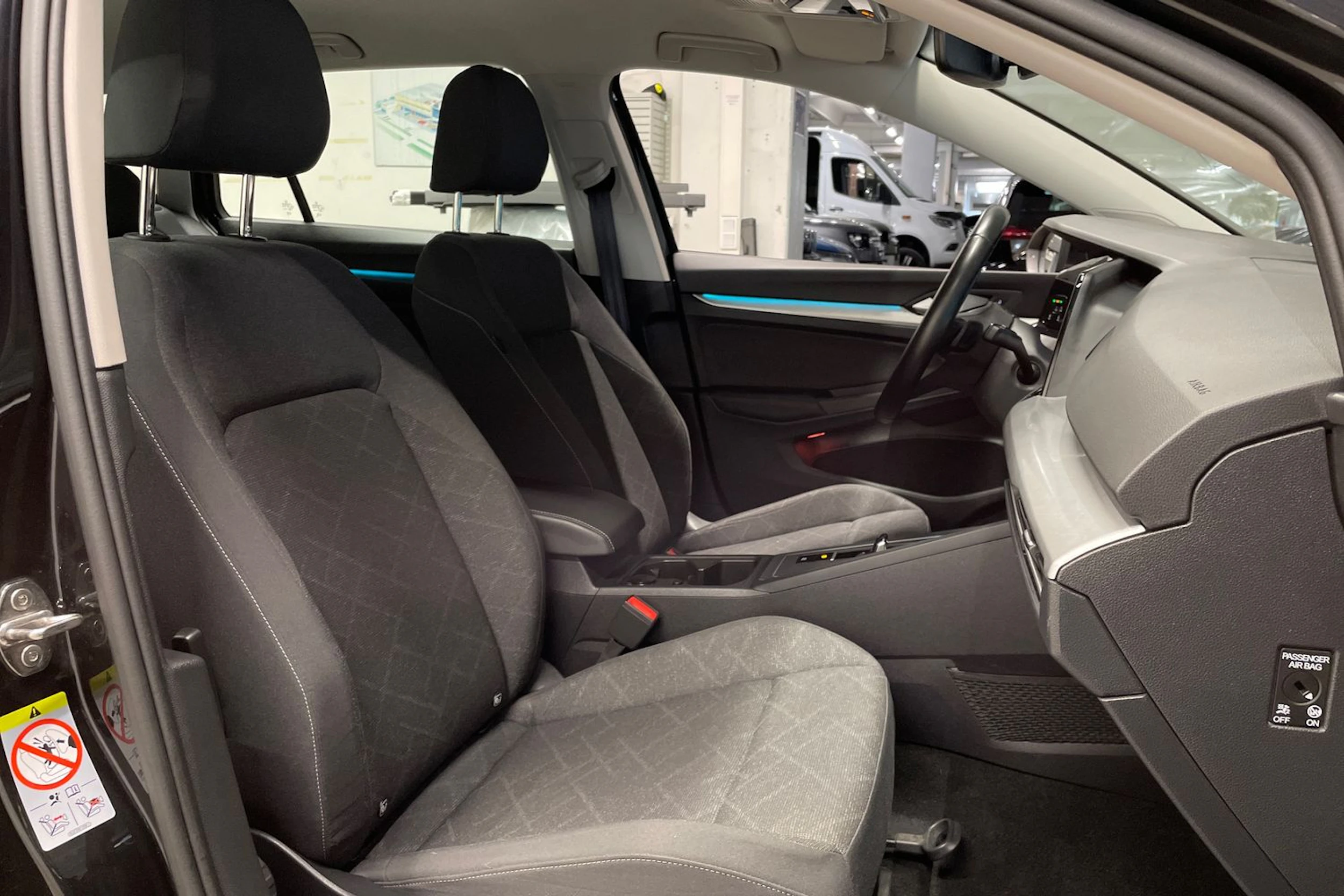 met. musta Volkswagen Golf 2024 kuva 28.