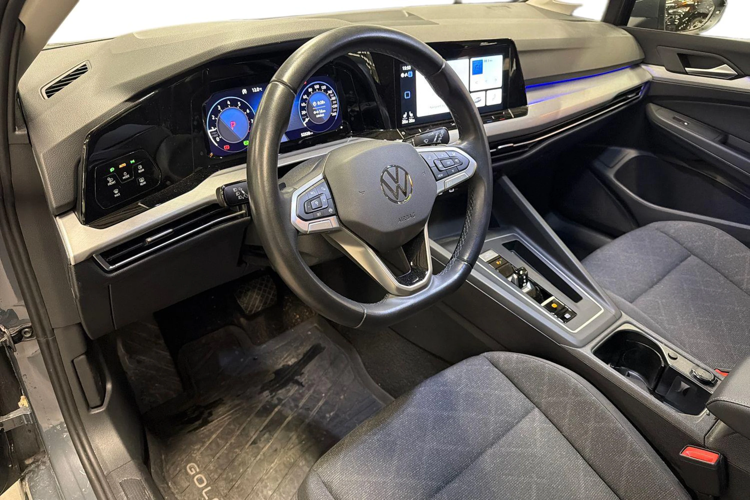 harmaa Volkswagen Golf 2024 kuva 3.