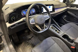harmaa Volkswagen Golf 2024 kuva 3.