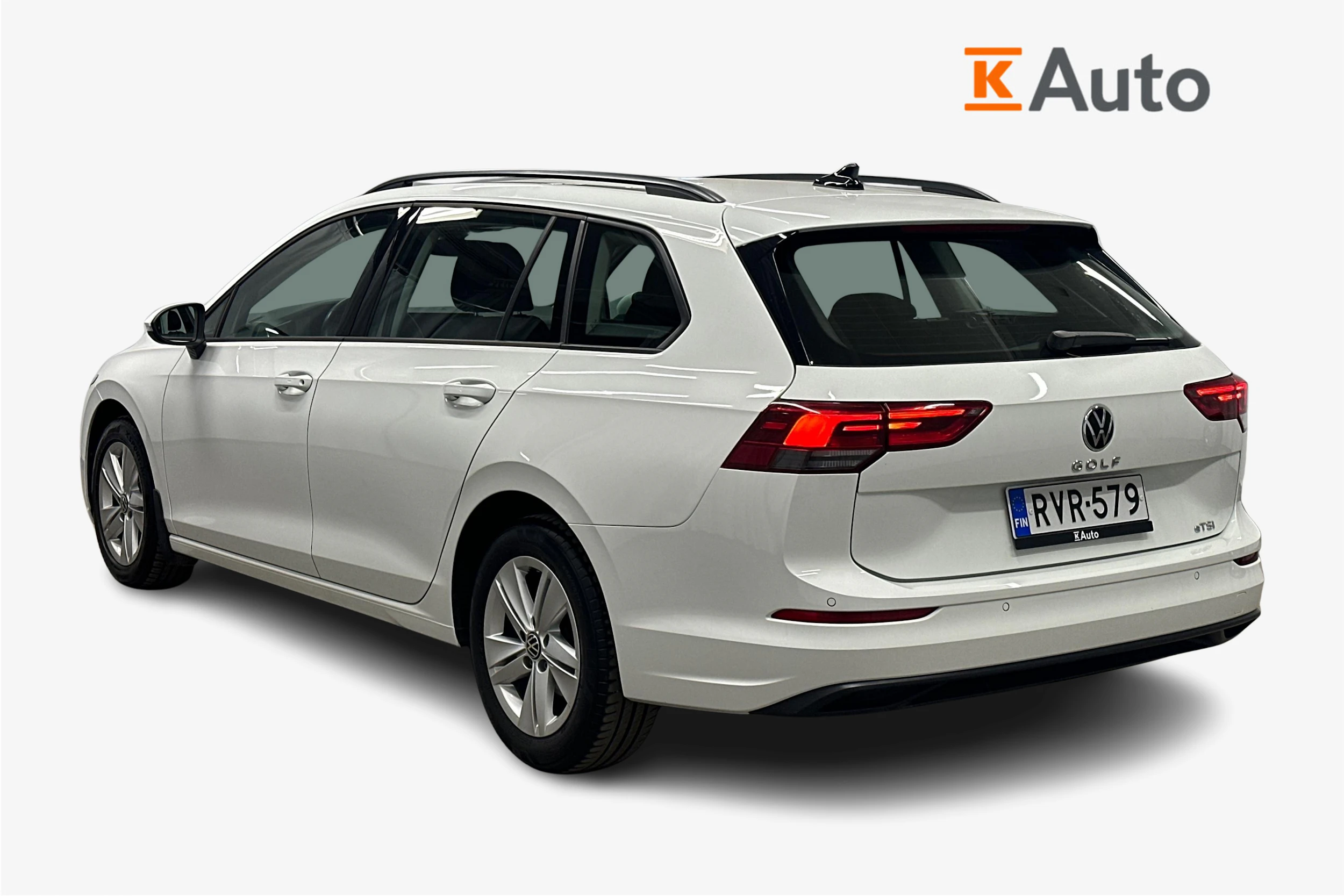 valkoinen Volkswagen Golf 2024 kuva 2.