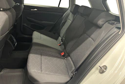 valkoinen Volkswagen Golf 2024 kuva 8.