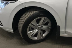 valkoinen Volkswagen Golf 2024 kuva 10.