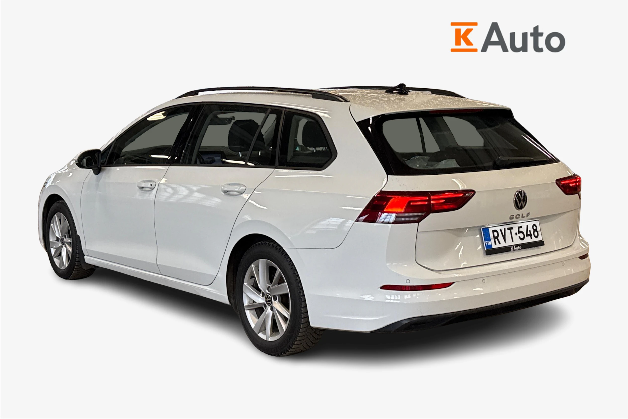 valkoinen Volkswagen Golf 2024 kuva 2.