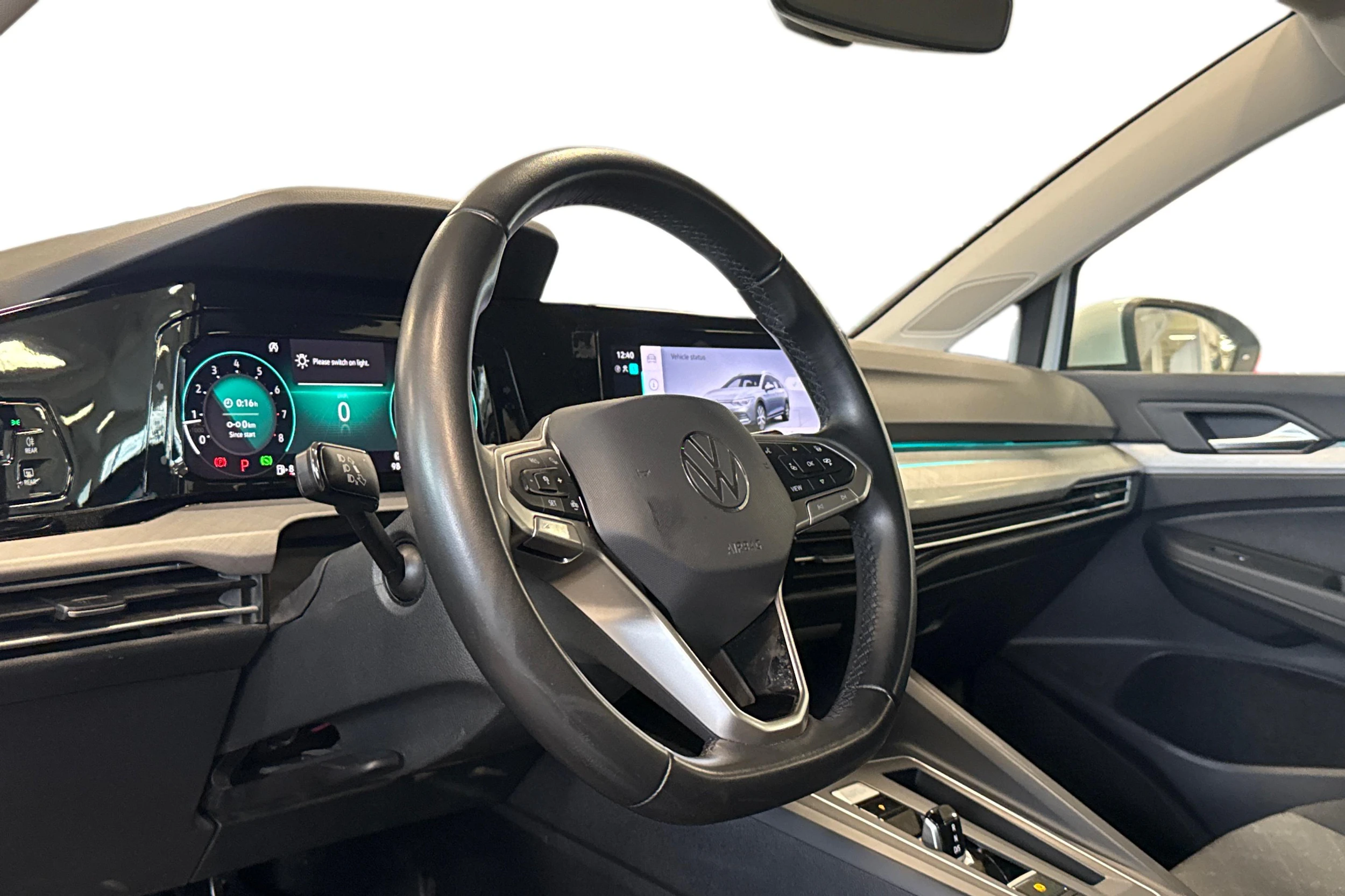 valkoinen Volkswagen Golf 2024 kuva 3.