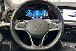 valkoinen Volkswagen Golf 2024 kuva 23.