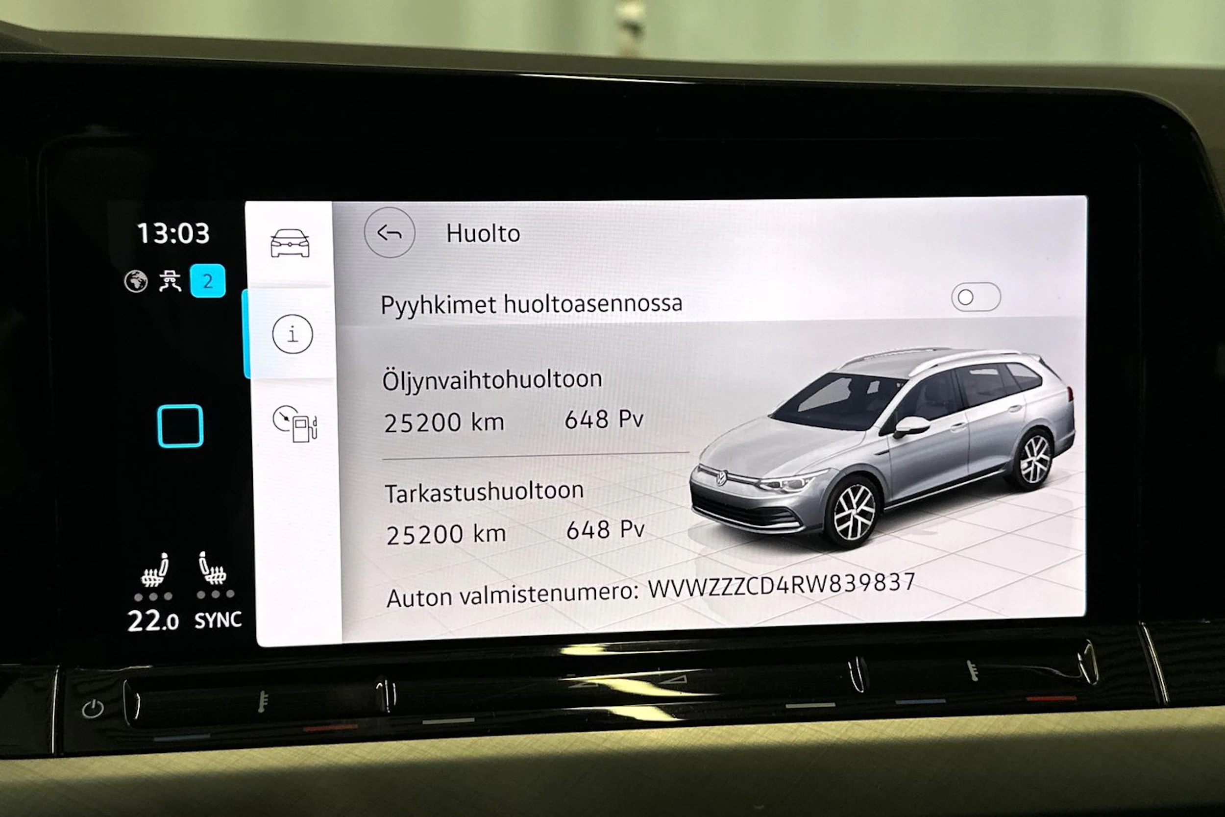 valkoinen Volkswagen Golf 2024 kuva 28.