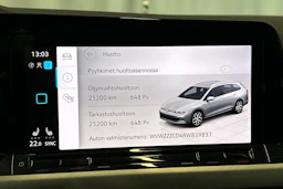 valkoinen Volkswagen Golf 2024 kuva 28.