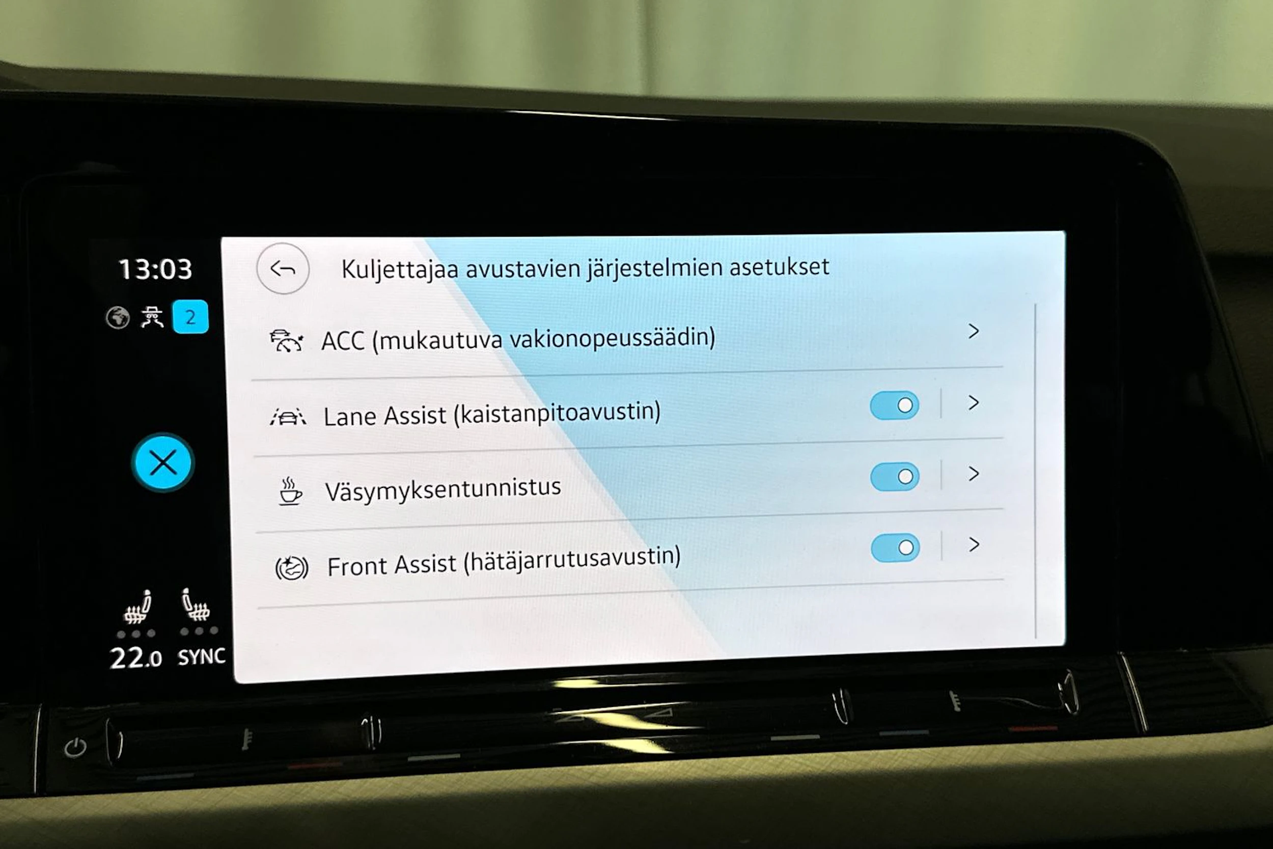valkoinen Volkswagen Golf 2024 kuva 29.