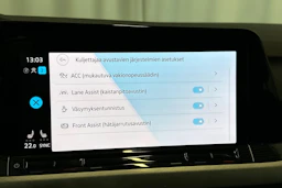 valkoinen Volkswagen Golf 2024 kuva 29.