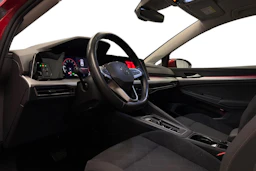 punainen Volkswagen Golf 2024 kuva 8.