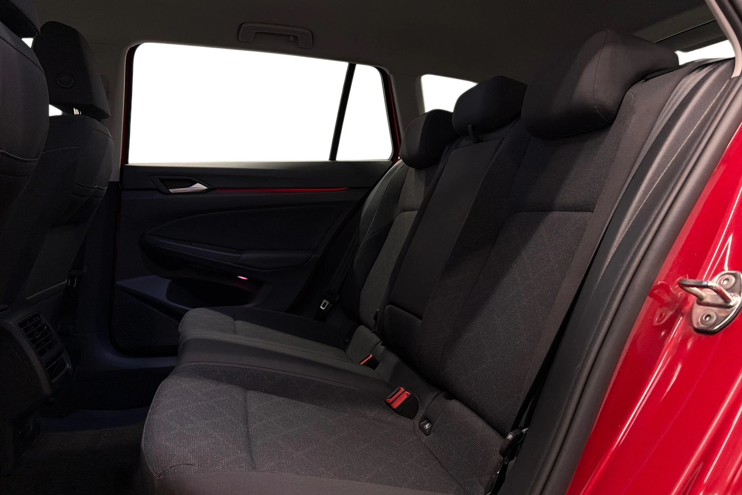 punainen Volkswagen Golf 2024 kuva 11.