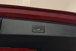 punainen Volkswagen Golf 2024 kuva 16.