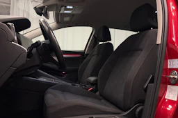 punainen Volkswagen Golf 2024 kuva 17.