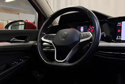 punainen Volkswagen Golf 2024 kuva 18.