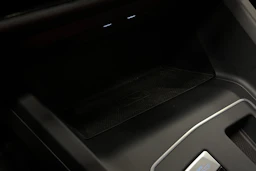 punainen Volkswagen Golf 2024 kuva 30.