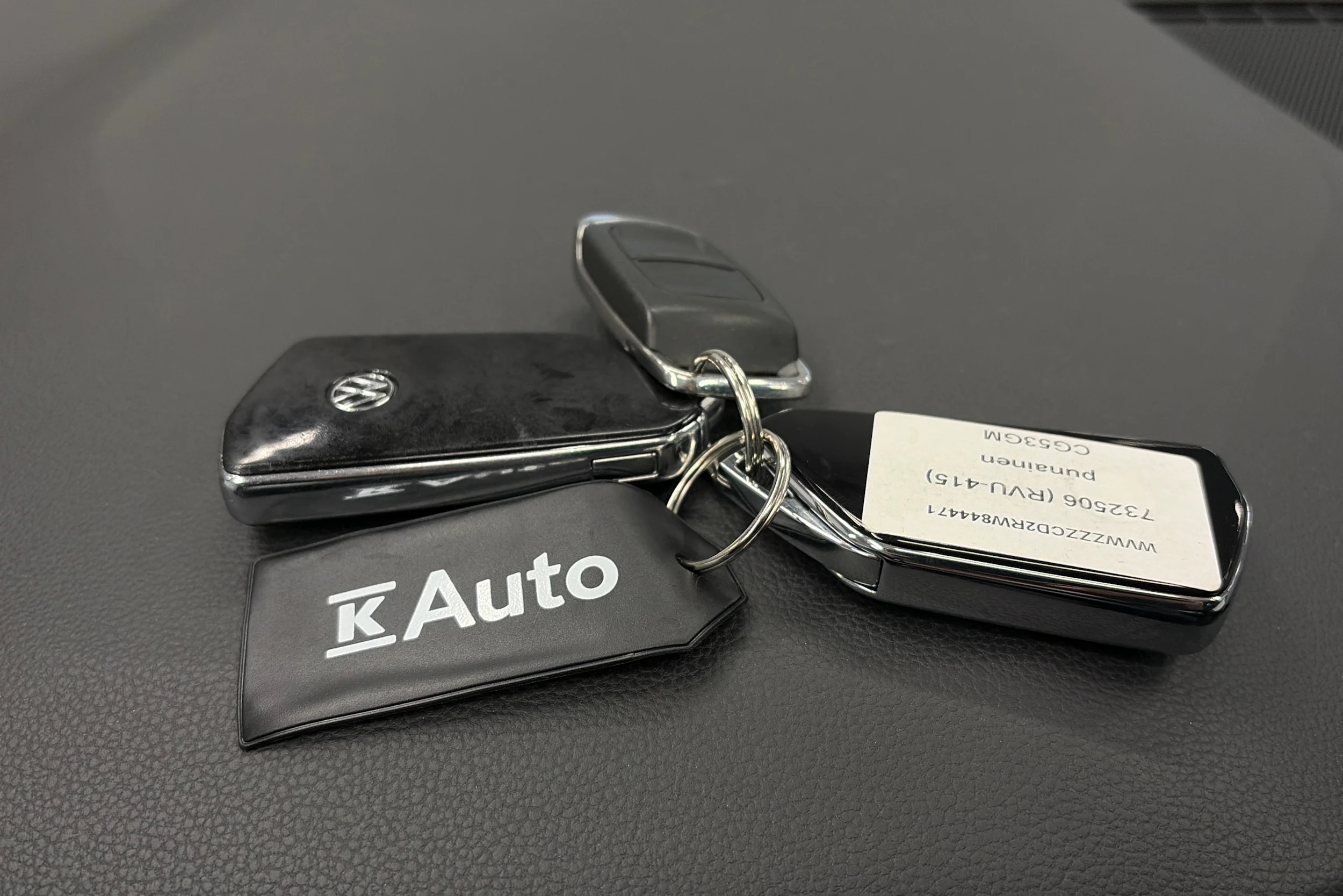 punainen Volkswagen Golf 2024 kuva 35.