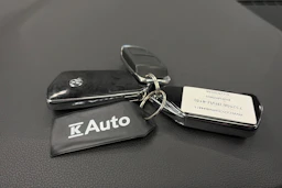 punainen Volkswagen Golf 2024 kuva 35.