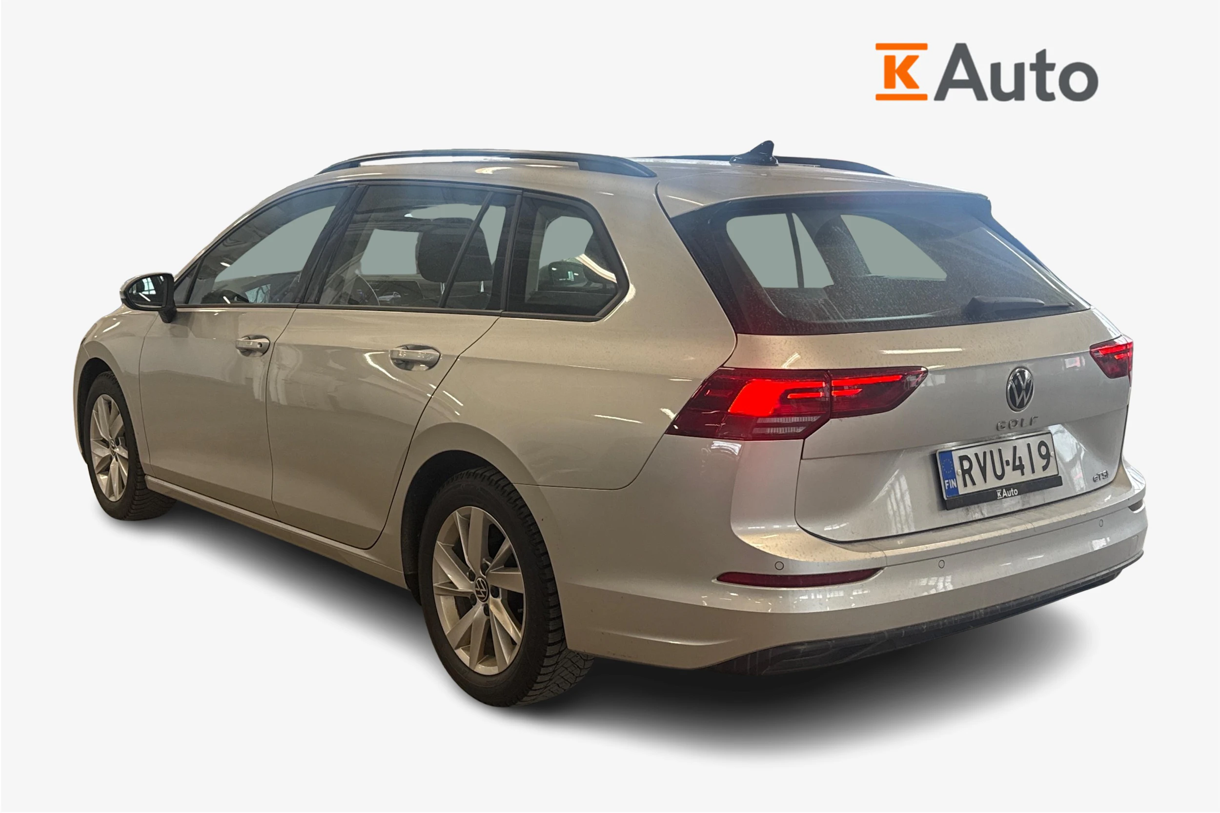 harmaa Volkswagen Golf 2024 kuva 2.