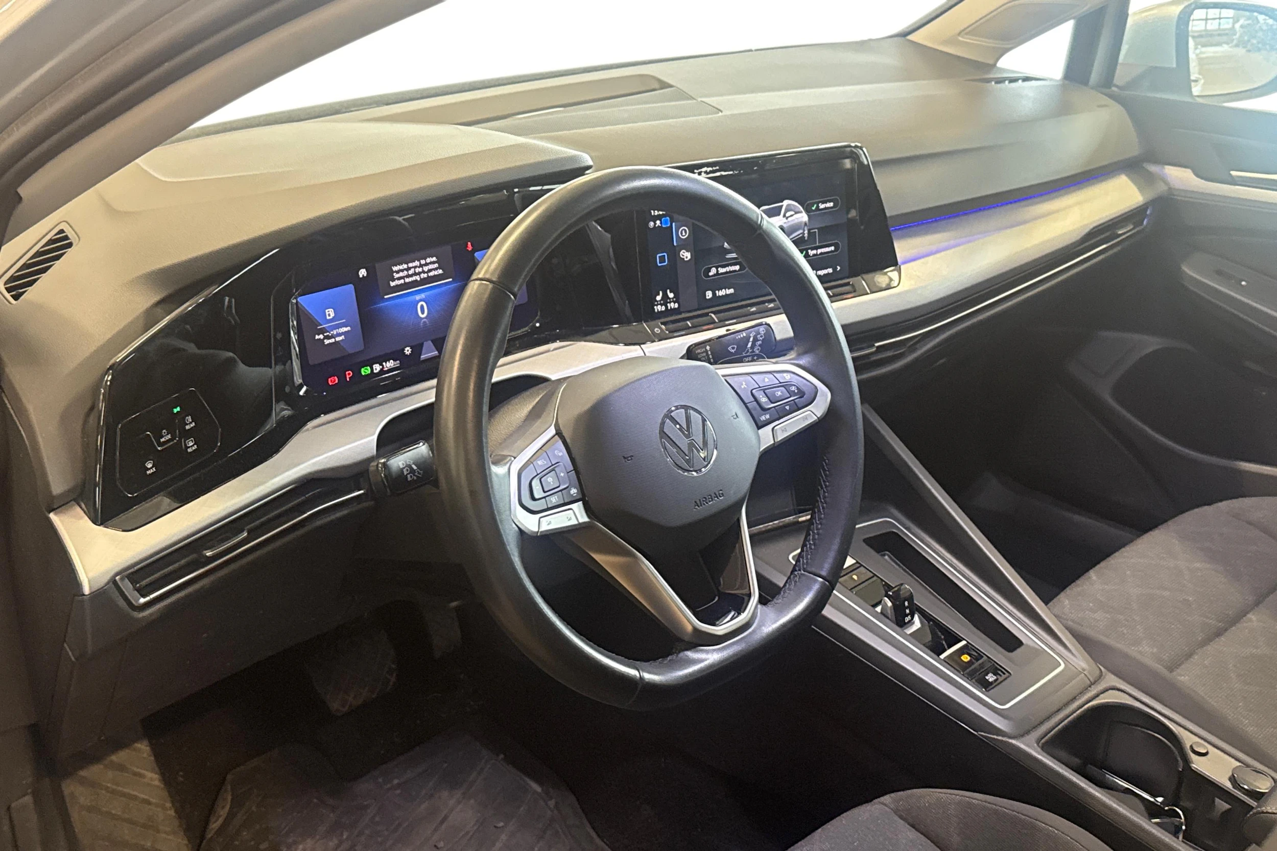 harmaa Volkswagen Golf 2024 kuva 3.