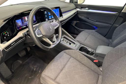 harmaa Volkswagen Golf 2024 kuva 6.