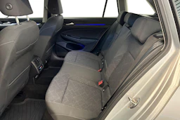 harmaa Volkswagen Golf 2024 kuva 8.