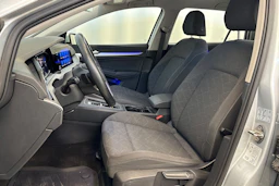 harmaa Volkswagen Golf 2024 kuva 11.
