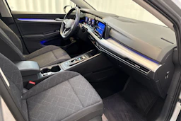 harmaa Volkswagen Golf 2024 kuva 12.